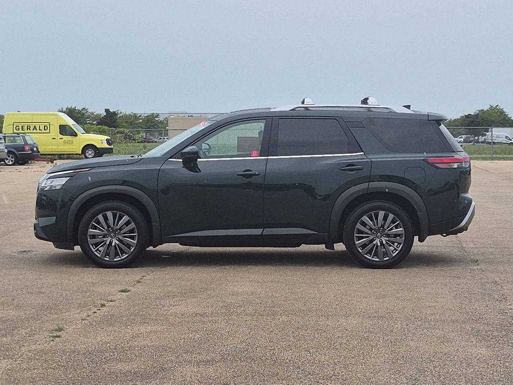 2024 Nissan Pathfinder SL