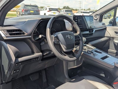 2022 Toyota Sienna XSE 7 Passenger