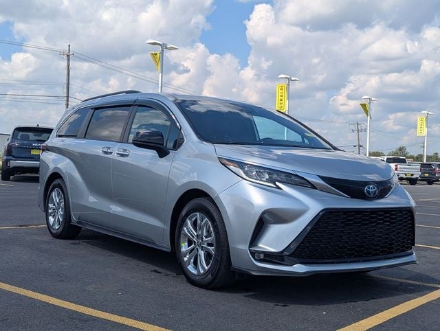 2022 Toyota Sienna XSE 7 Passenger