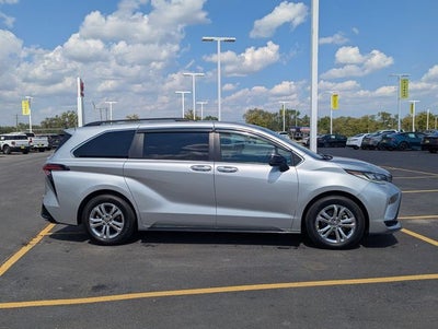 2022 Toyota Sienna XSE 7 Passenger