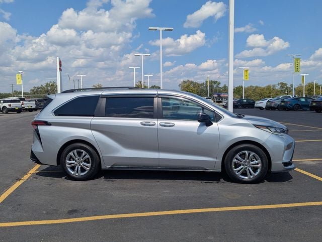 2022 Toyota Sienna XSE 7 Passenger