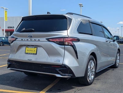 2022 Toyota Sienna XSE 7 Passenger
