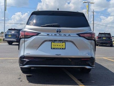 2022 Toyota Sienna XSE 7 Passenger