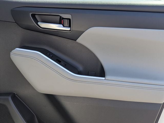 2025 Toyota Highlander XLE